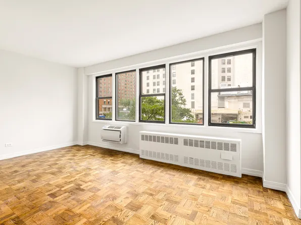 200 East 15th Street image 1 of 12