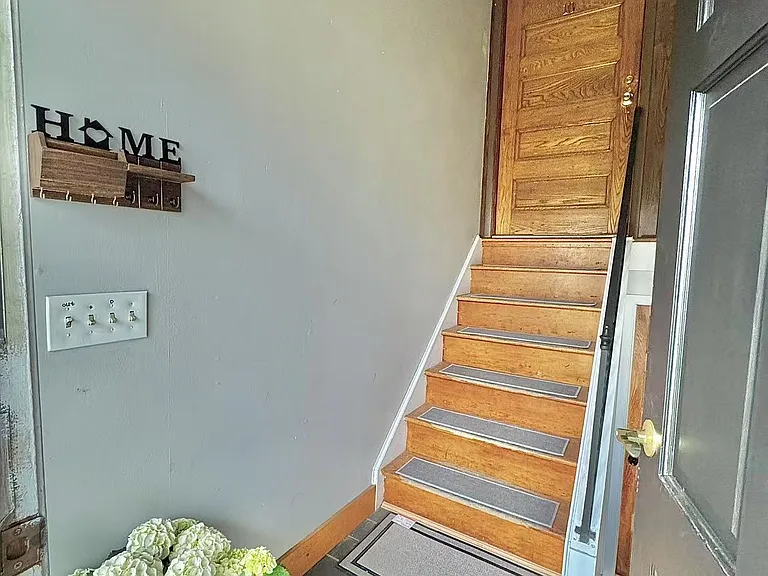 8-10 Brandywine Ln — Photo 3