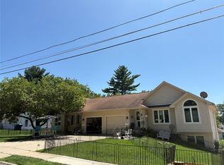 6908 Maryland Dr, Urbandale, IA 50322