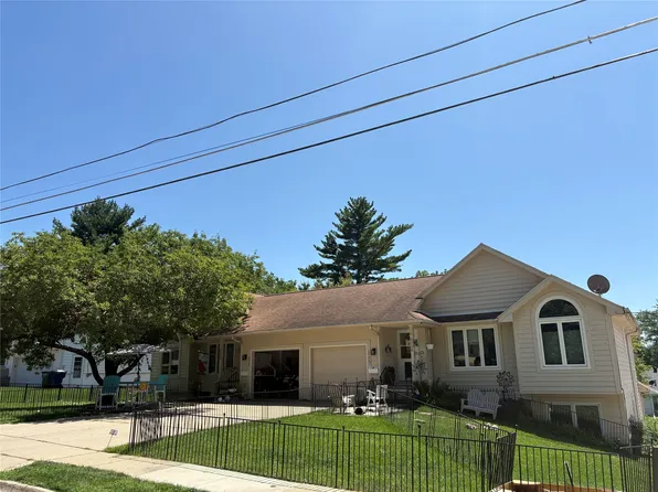 6908 Maryland Dr, Urbandale, IA 50322