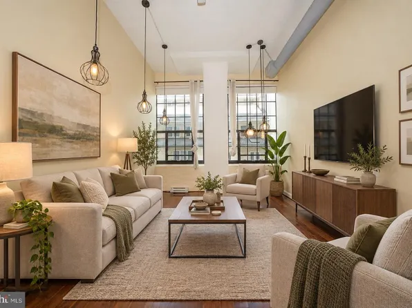 2429 Locust St APT 218, Philadelphia, PA 19103