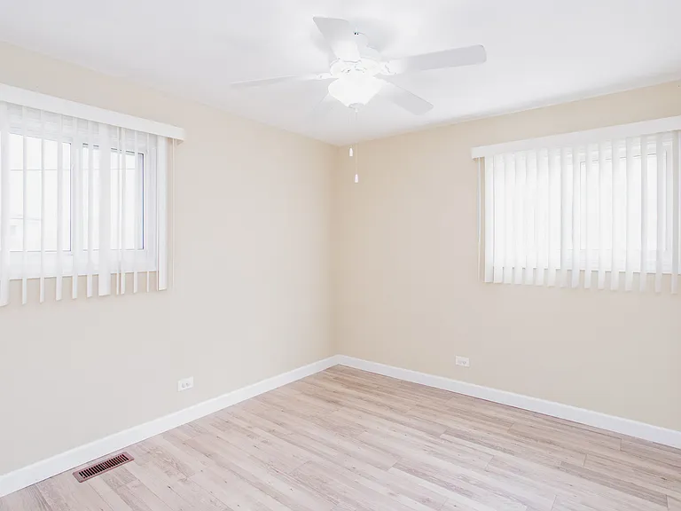 720 Durham Ln — Photo 14