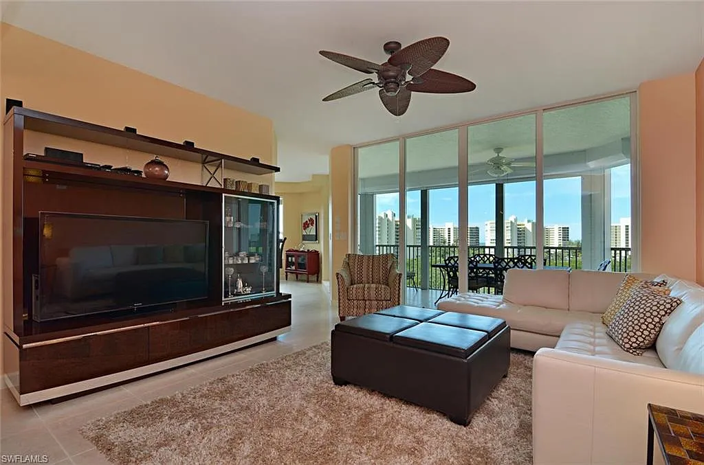 3 bed, 2.0 bath, 1893 sqft, $12,000 — Photo 3