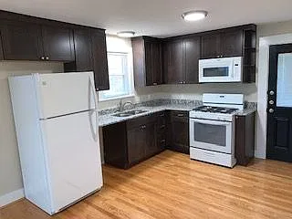 1 bed, 1.0 bath, 624 sqft, $2,395 — Photo 2