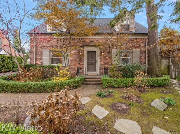 340 Kercheval Ave, Grosse Pointe Farms, MI 48236