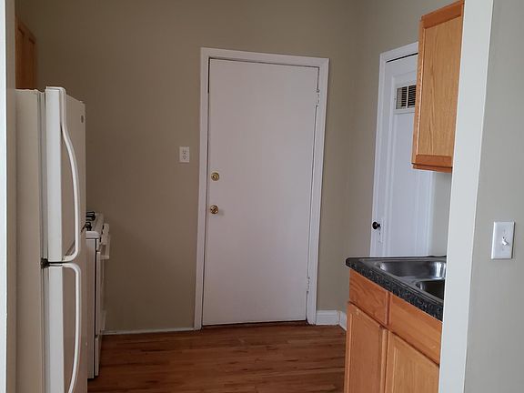 4th image of 1550 N Parkside Ave