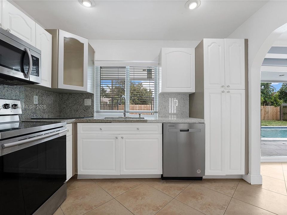 1st image of 2441 Tarpon Dr