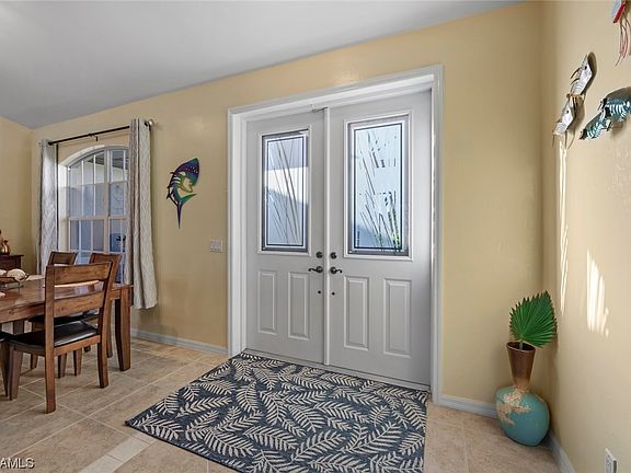 4th image of 523 SE 15th St