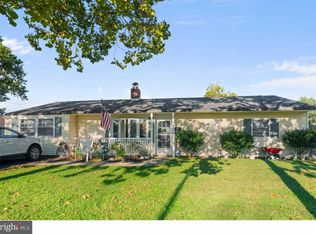 260 Goldenridge Dr, Levittown, PA 19057