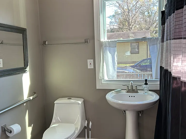 52 E 32nd St #ROOM — Photo 8