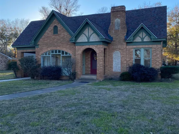 718 N Montgomery St, Gilmer, TX 75644