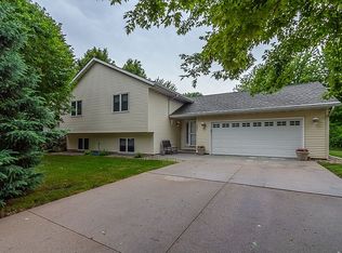 2031 Valley View Dr, North Mankato, MN 56003
