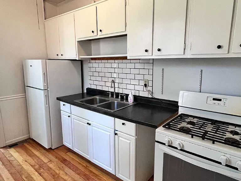 1741 Van Buren Ave — Photo 16