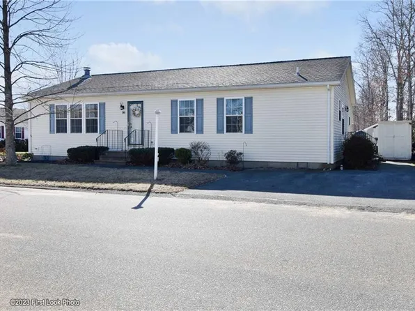 205 Songbird Ln, Tiverton, RI 02878