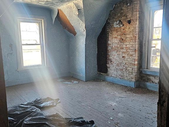 4th image of 5162 Cabanne Ave