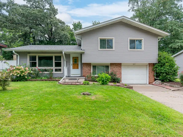 803 16th St, Bettendorf, IA 52722