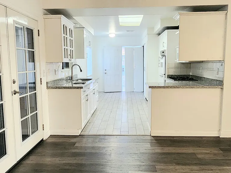 1002 N Merced Ave — Photo 2