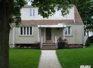 60 Elm St, Valley Stream, NY 11580