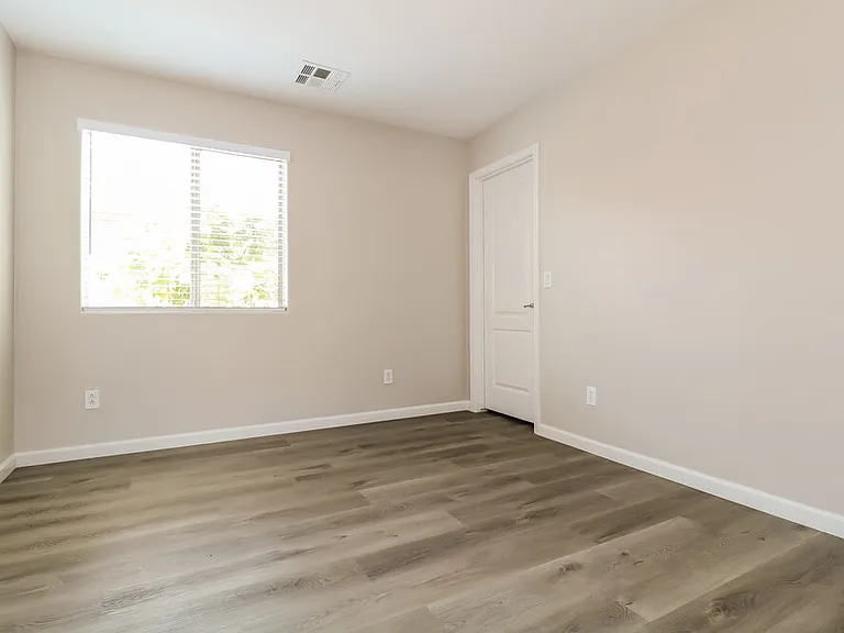 7113 W Winslow Ave — Photo 18