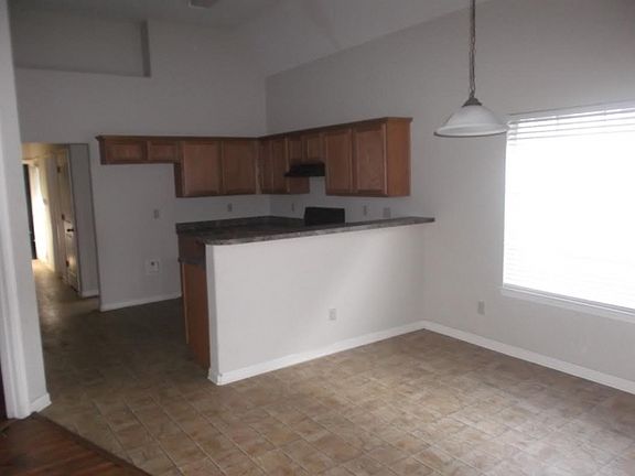 5th image of 7939 Baymeadow Cir S
