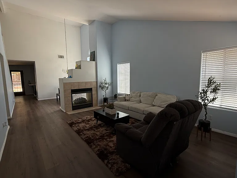 27211 Soprano St — Photo 4