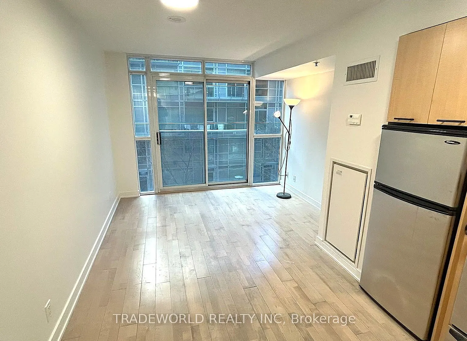 Boutique Condo — Photo 3