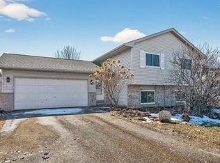 1275 10th Ave SE, Cambridge, MN 55008