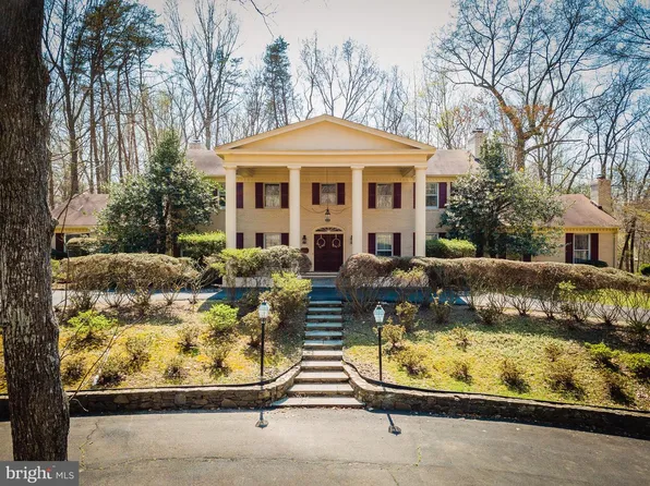 10525 Summerwind Ln, Fairfax Station, VA 22039