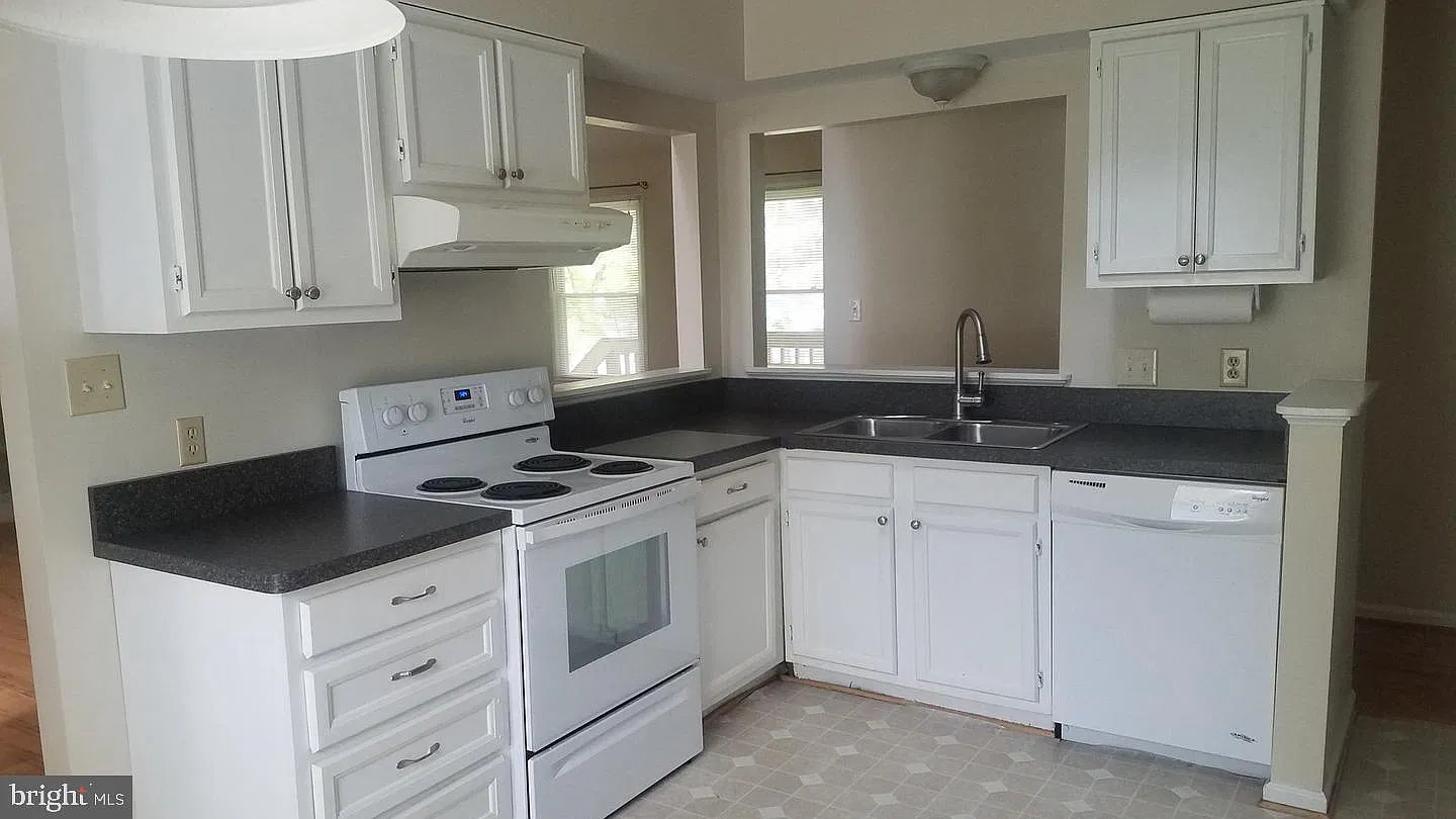 3 bed, 2.0 bath, 1206 sqft, $2,250 — Photo 4