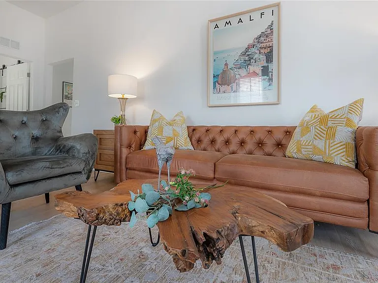 408 E Amelia Ave — Photo 9
