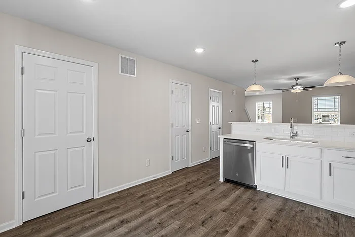 1006 Peony Ln — Photo 12
