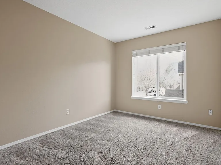 1052 SE Portlandia Ave — Photo 9
