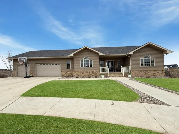 1712 31st Ave SE, Minot, ND 58701