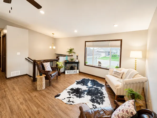 906 7th Ave, Wanamingo, MN 55983