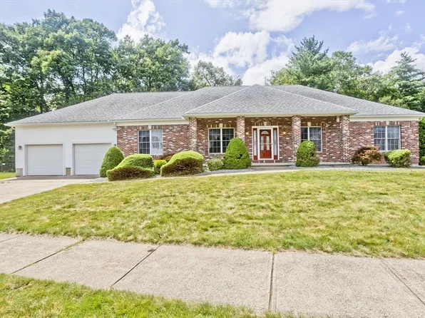 15 Avalon Pl, Feeding Hills, MA 01030