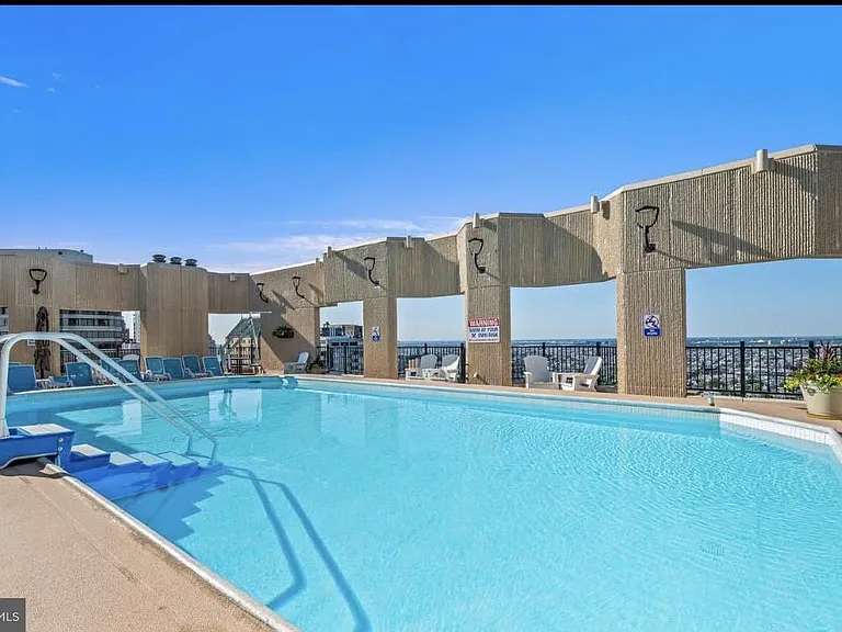 2020 Walnut St #29J — Photo 19