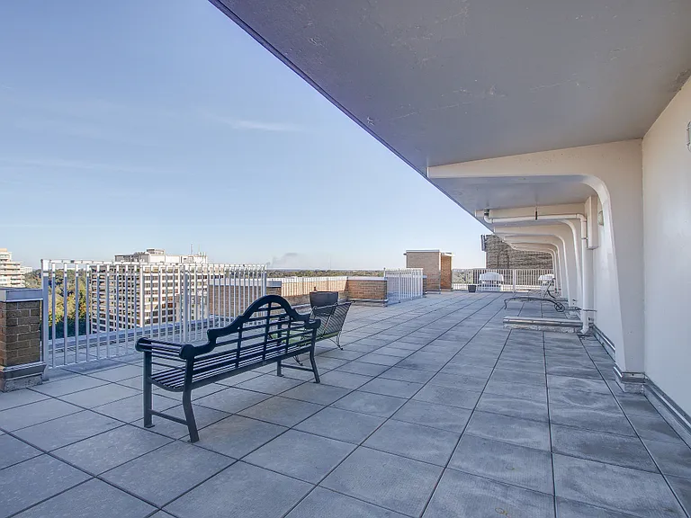 4450 S Park Ave — Photo 10