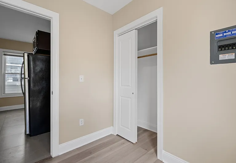 144 Inslee Pl #3R — Photo 8