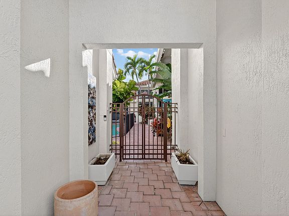 4th image of 7450 Campo Florido