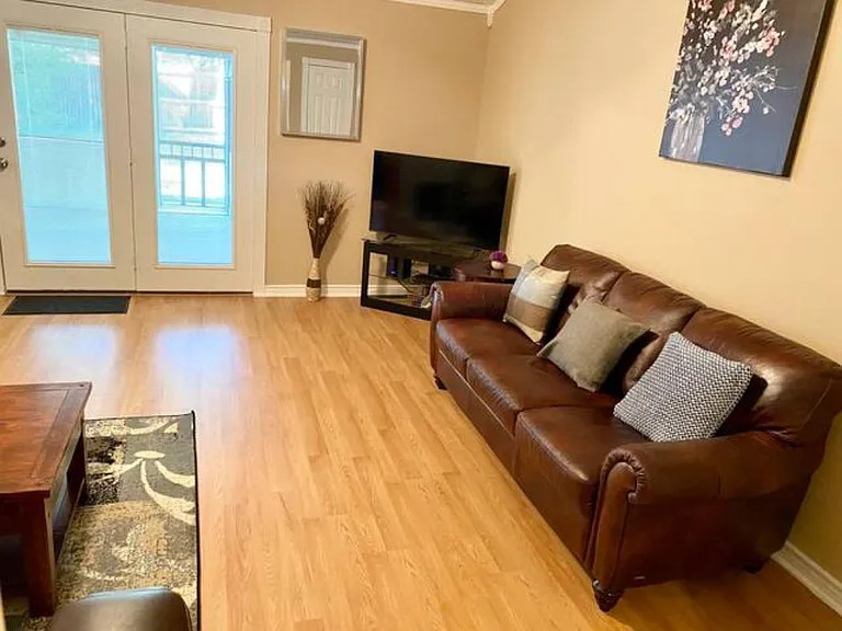 1028 Barber St — Photo 11