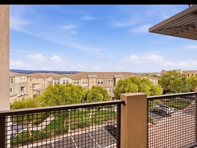Vantis Dr — Photo 23