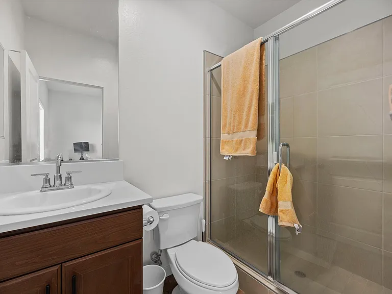 815 Gilsum Ct — Photo 14