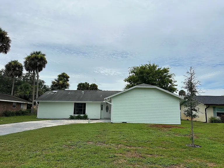 702 Green Rd — Photo 2