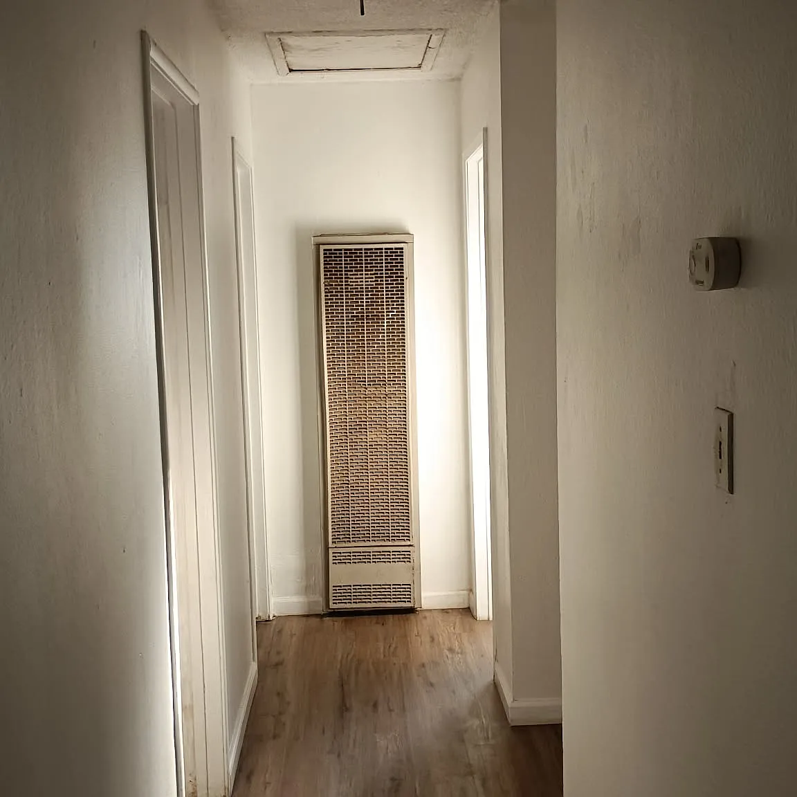 3 bed, 1000 sqft, $1,950 — Photo 2