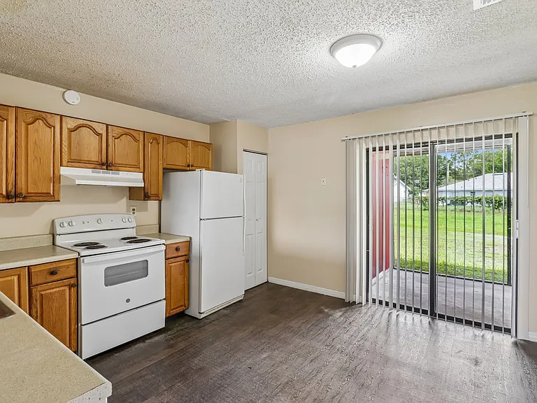 384 Cocoa Ct — Photo 31
