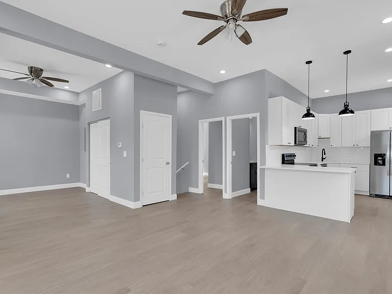 3500 Magnolia Ave #2R — Photo 2