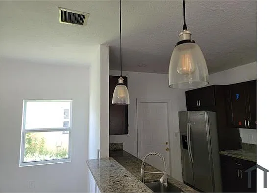 4 bed, 1385 sqft, $3,995 — Photo 3