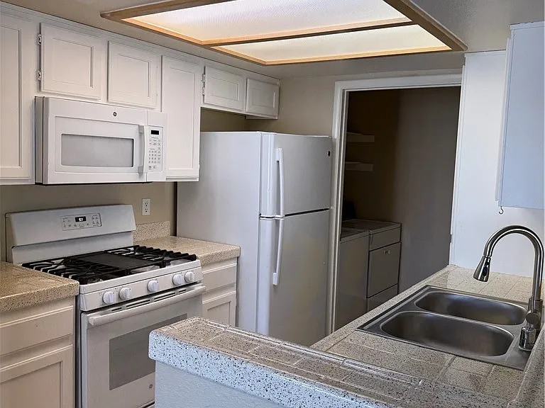 7100 Pirates Cove Rd #2017 — Photo 3