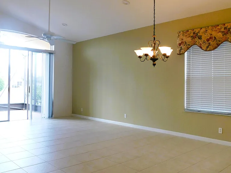 810 NW Rutherford Ct — Photo 8