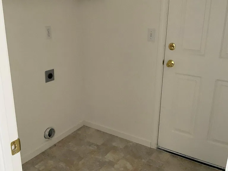 1120 Dixie Ln — Photo 9